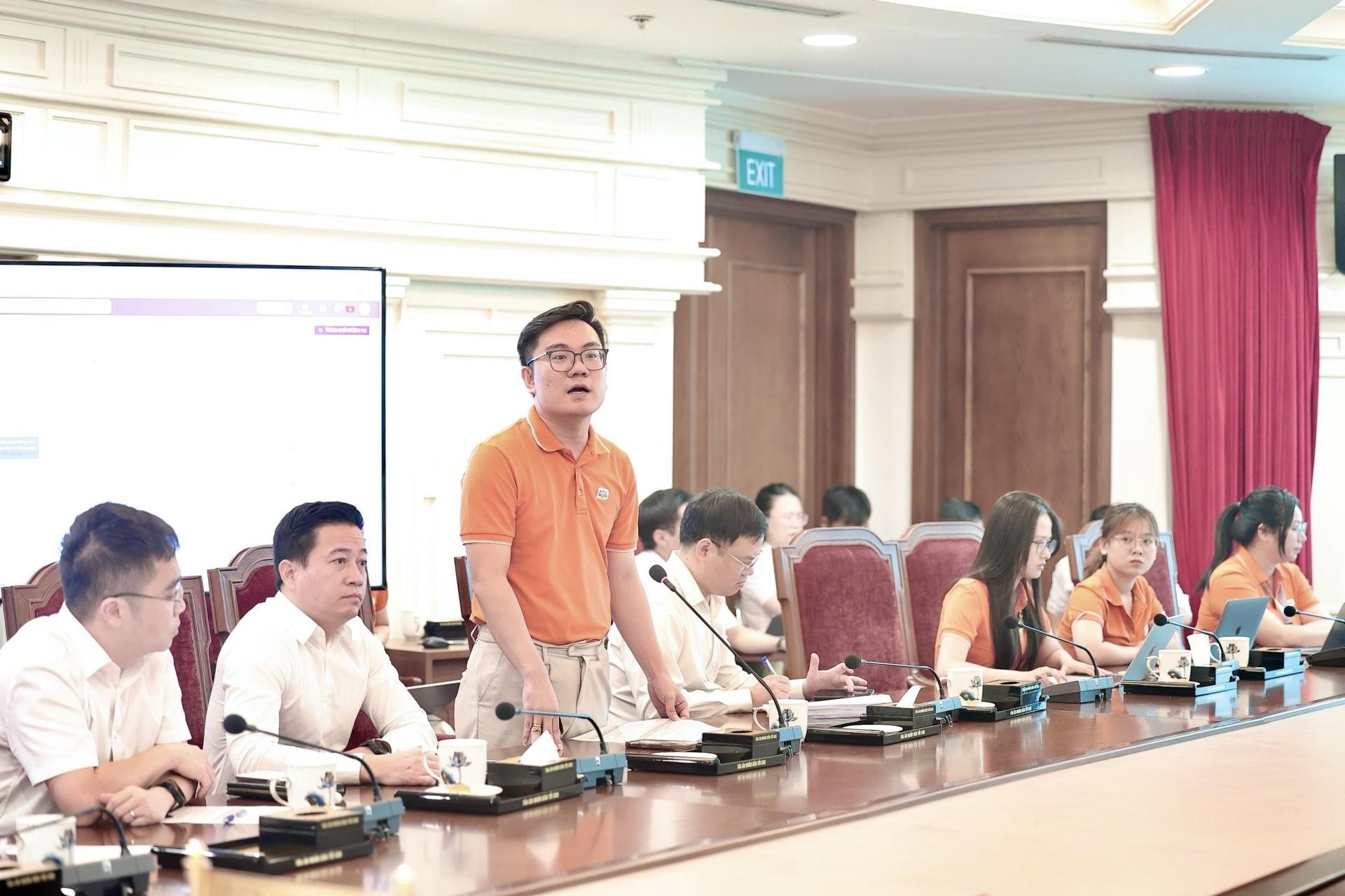 Đại Diện F-Solution, Anh Lê Trung Hiếu, Báo Cáo Tiến độ Triển Khai Hệ Thống Và Trực Tiếp Demo Các Chức Năng Hệ Thống 1789026496